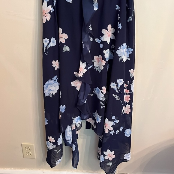 Premier Amour Chiffon Ruffle V Neck Asymmetrical Fully Lined Navy Floral Size 12 - Picture 3 of 15